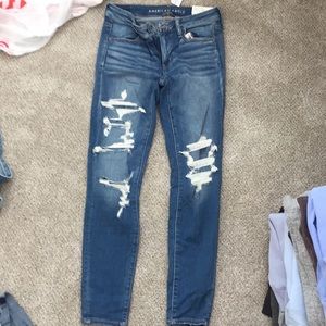 Skinny jeans with holes.